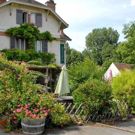 Logis Hotel De La Chapelle ミロン・ラ・シャペル エクステリア 写真