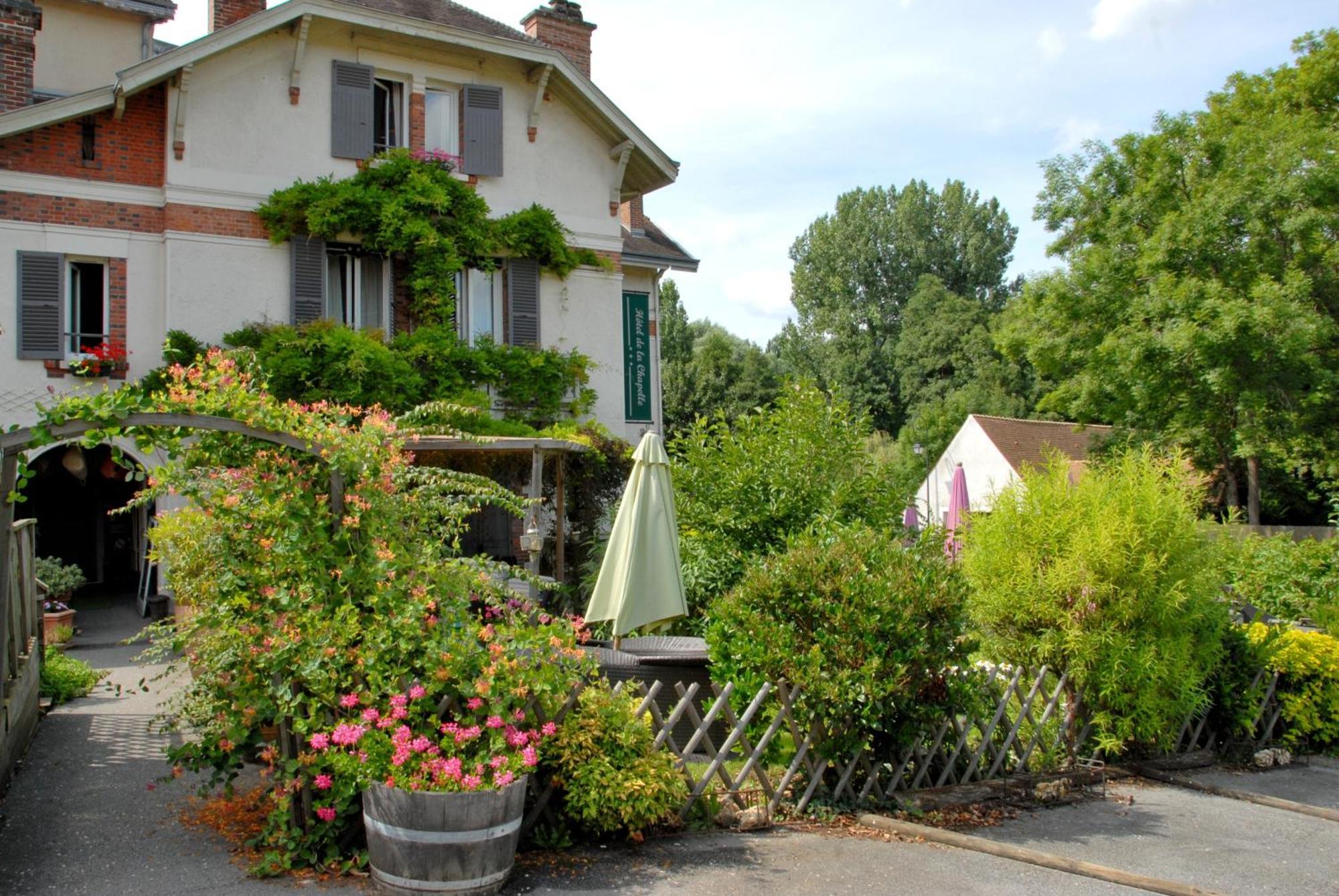 Logis Hotel De La Chapelle ミロン・ラ・シャペル エクステリア 写真