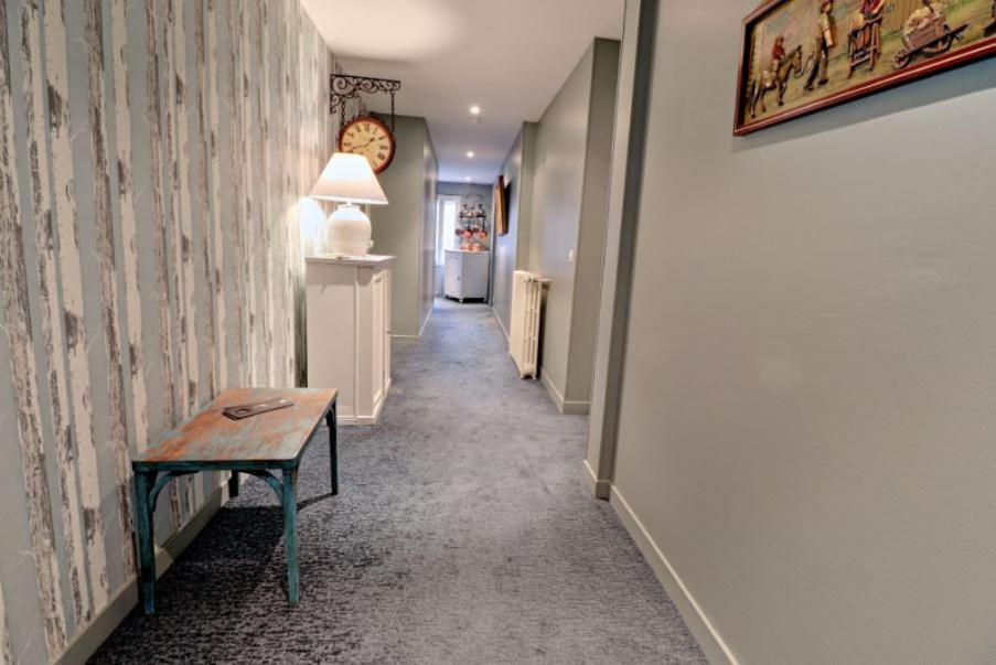 Logis Hotel De La Chapelle ミロン・ラ・シャペル エクステリア 写真