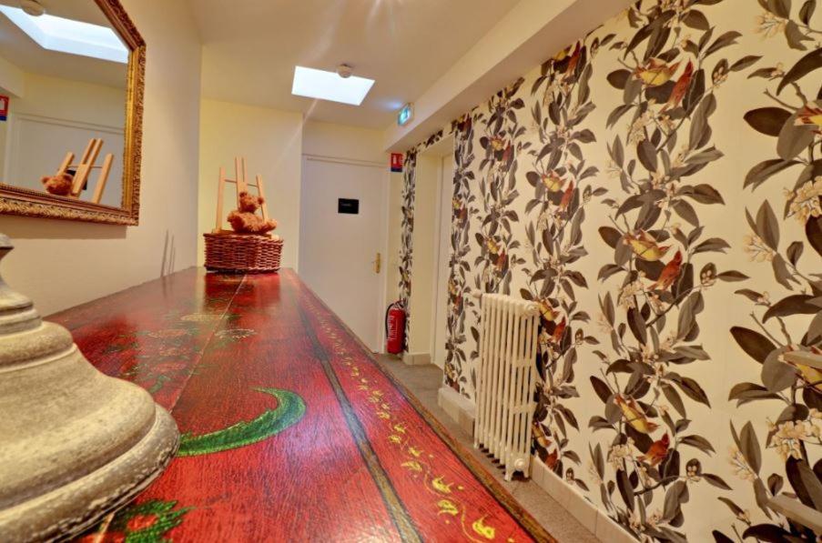 Logis Hotel De La Chapelle ミロン・ラ・シャペル エクステリア 写真